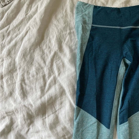 Outdoor Voices Two-Toned Blue/Green 3/4 Leggings size XS - Picture 5 of 9